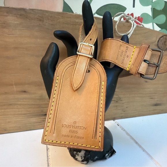 Louis Vuitton Brown Leather Luggage Tag Unisex